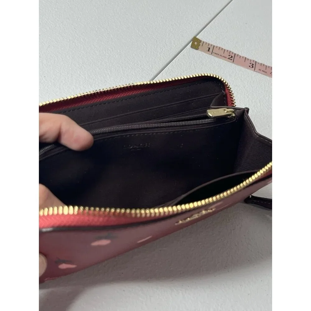 Coach Accordion Zip Wallet Heart‎ Floral Print